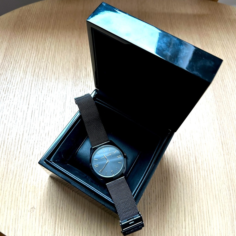 Men’s wrist watch